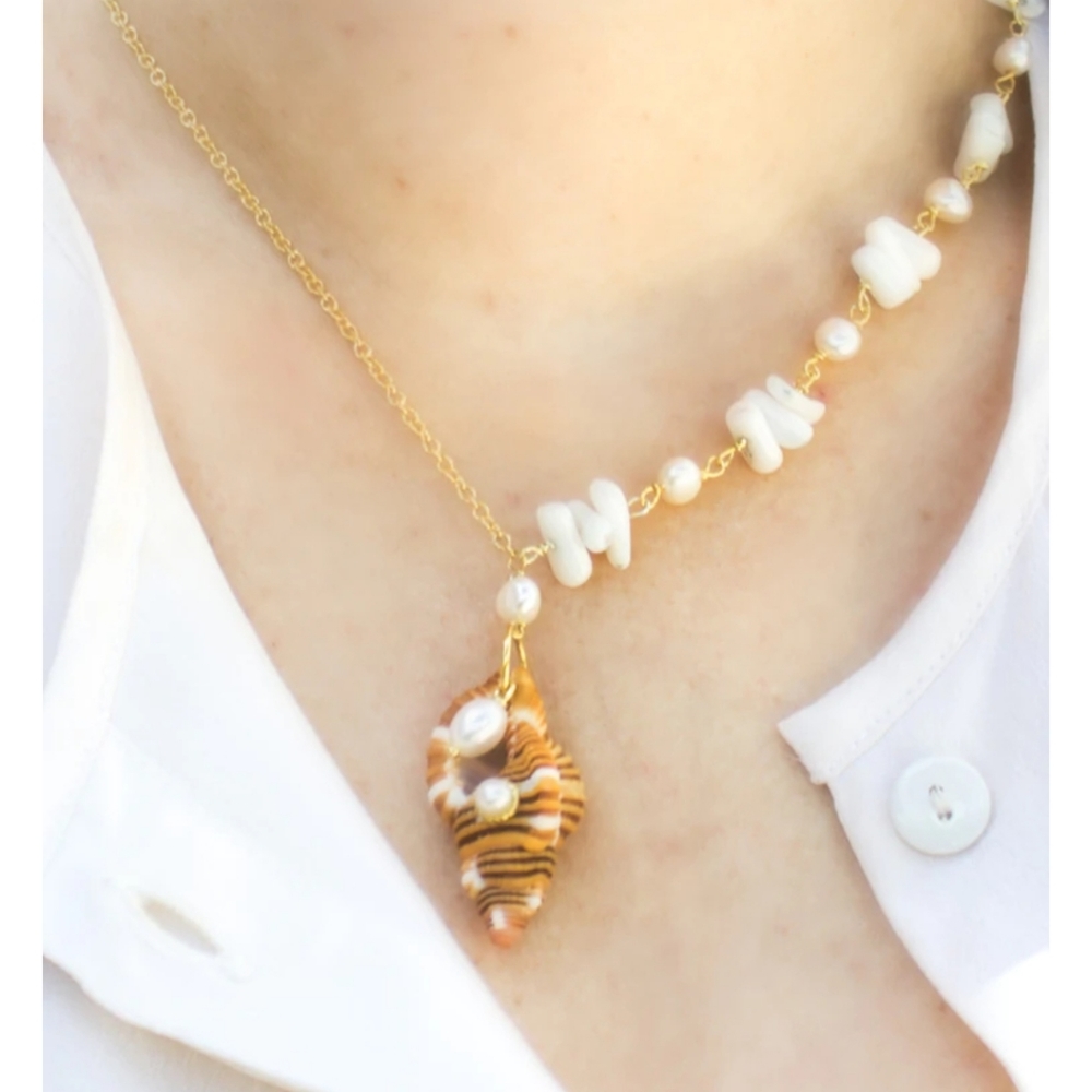 Vintouch shell Necklace 18K Gold Over silver